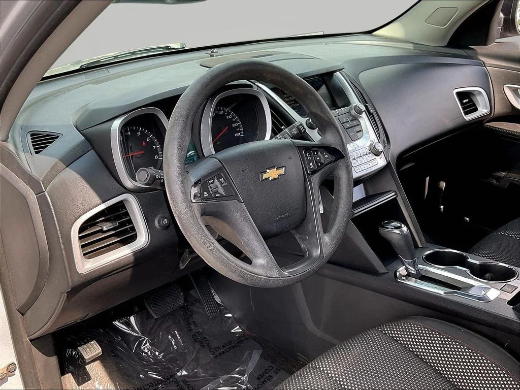 Used 2016 Silver Ice Metallic Chevrolet LS image 17