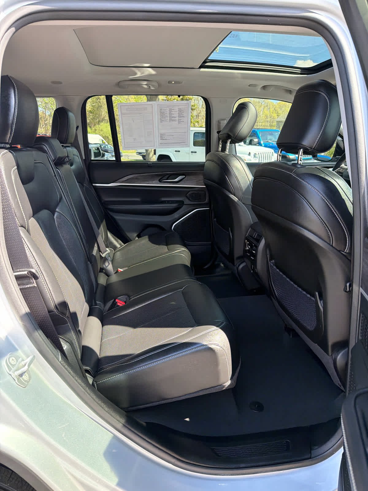 Used 2023 Silver Zynith Jeep Limited image 21