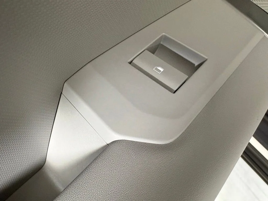 New 2027 Snow White Pearl Kia EX image 33