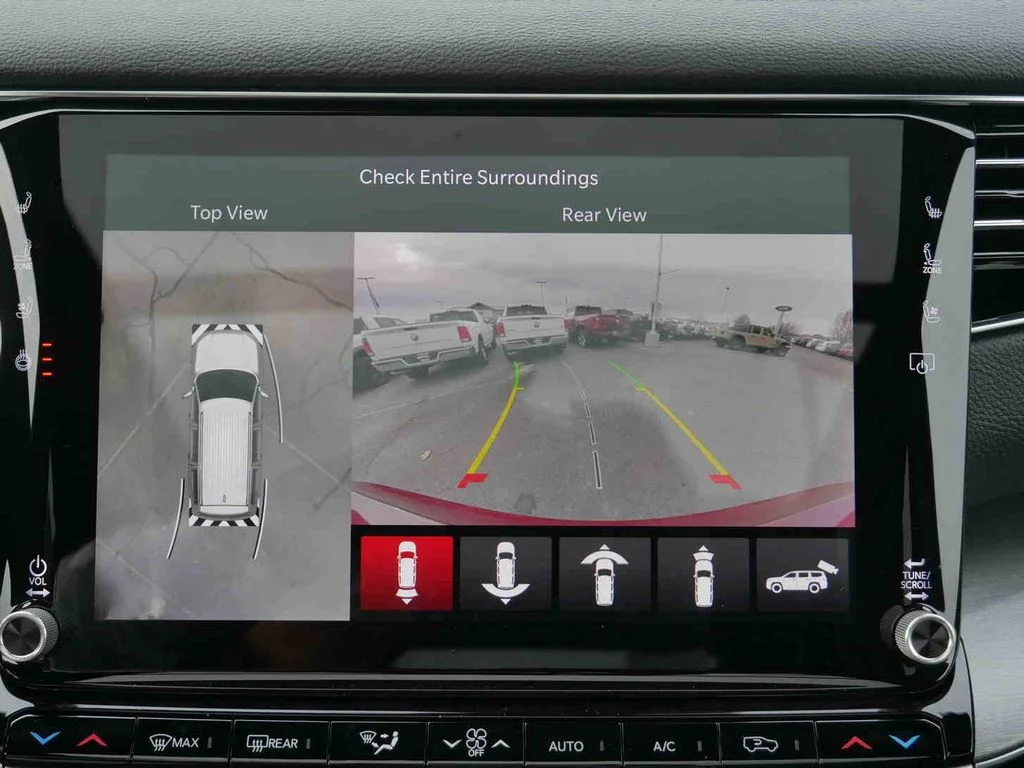 2025 Jeep Wagoneer L Series II - Photo 40
