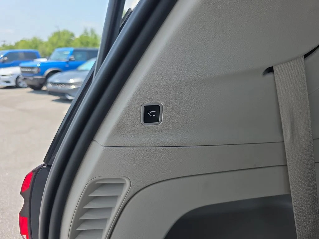 Used 2023 White Chrysler Touring L image 33