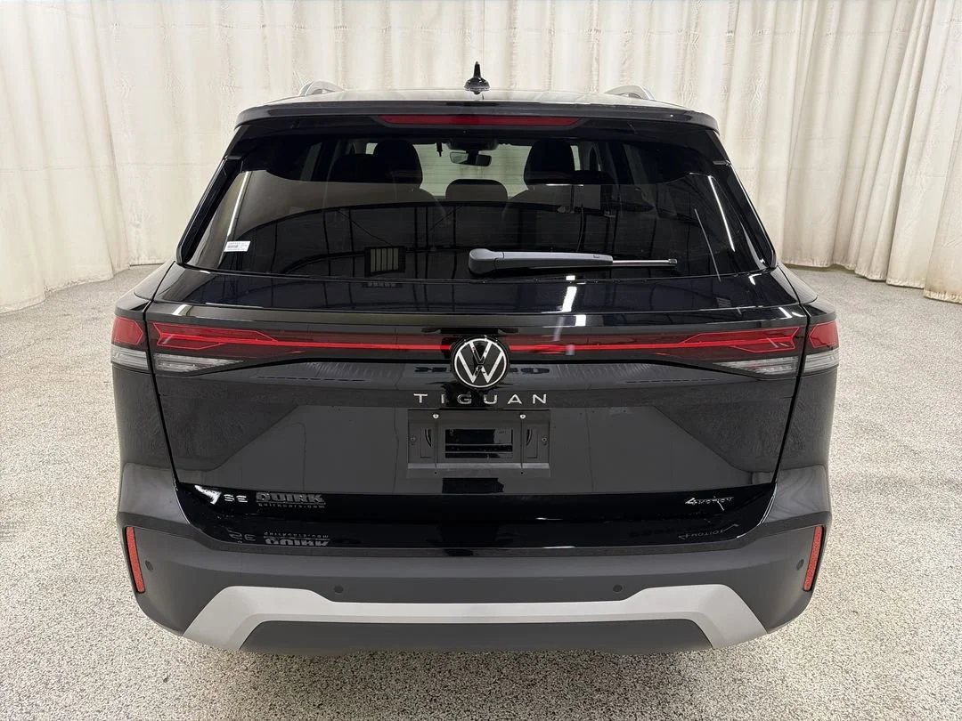 New 2026 Deep Black Pearl Volkswagen SE image 7