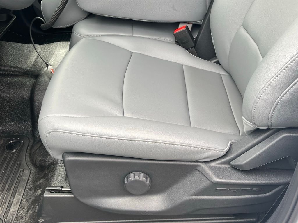 New 2026 Oxford White Ford F-350® XL image 27