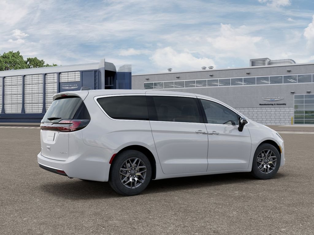 New 2027 Bright White Clear-Coat Exterior Paint Chrysler Limited image 4