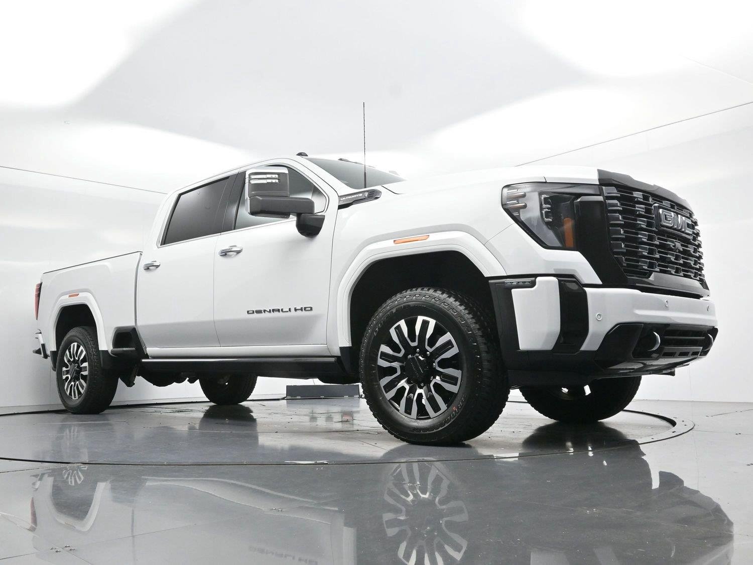 Used 2025 Summit White GMC Denali Ultimate image 44