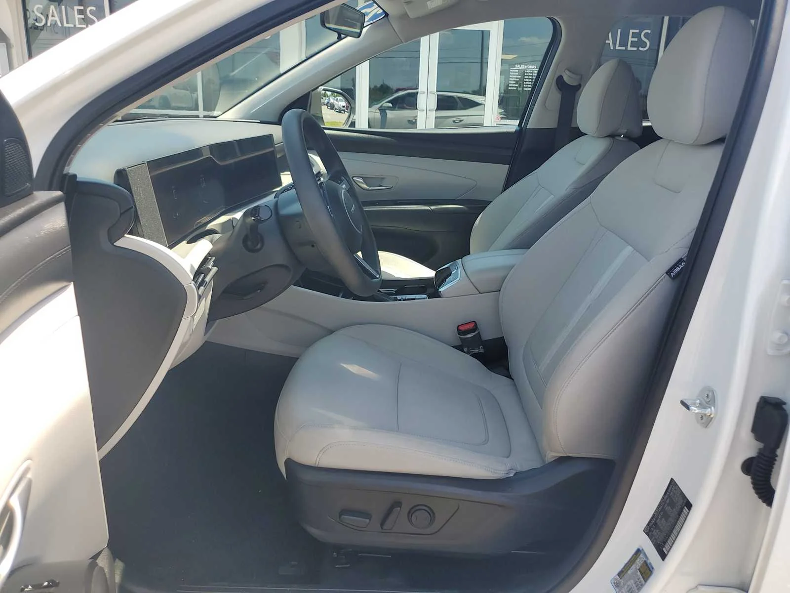 Used 2025 White Hyundai SEL image 23