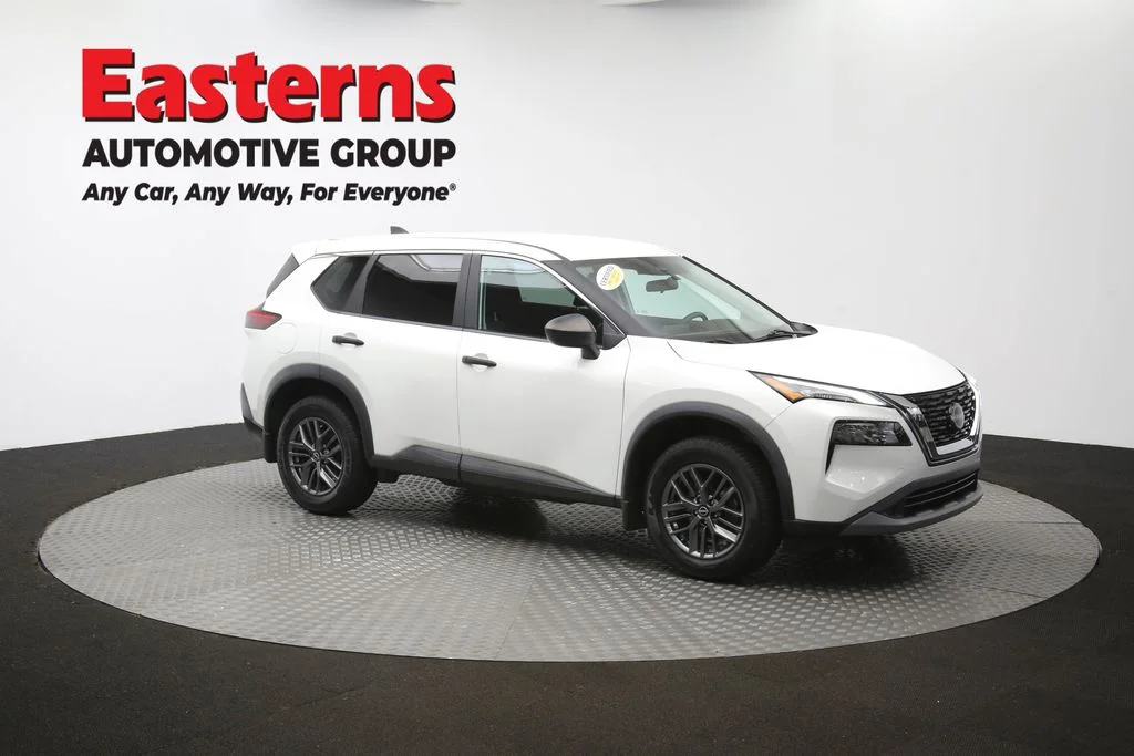Used 2023 White Nissan S image 43