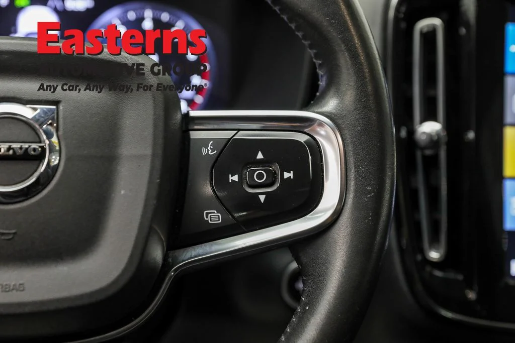 Used 2021 Silver Volvo Momentum image 15