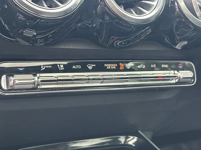 Used 2023  Mercedes-Benz GLB 35 AMG® image 23