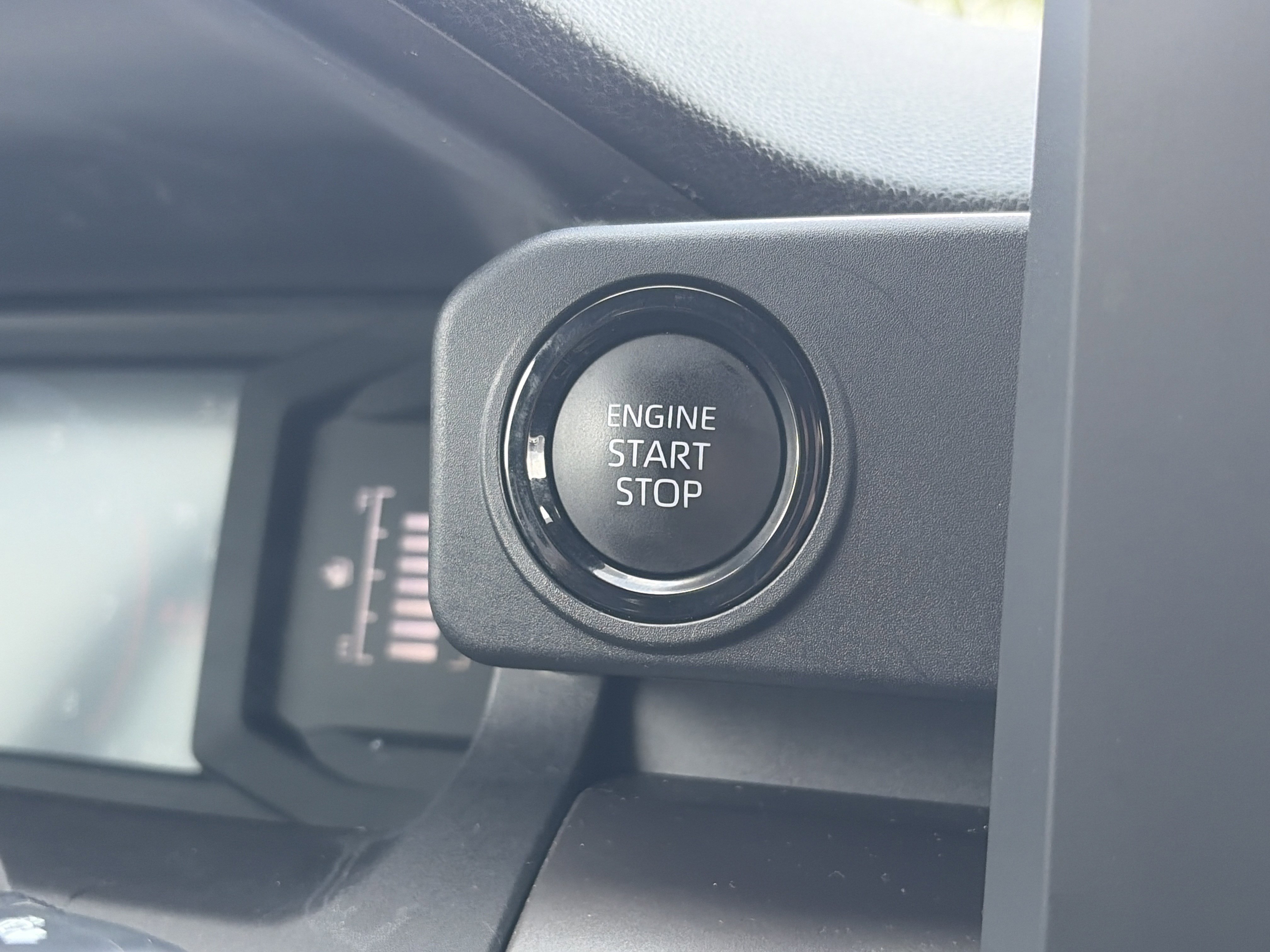 2025 Toyota Tacoma SR5 - Photo 11