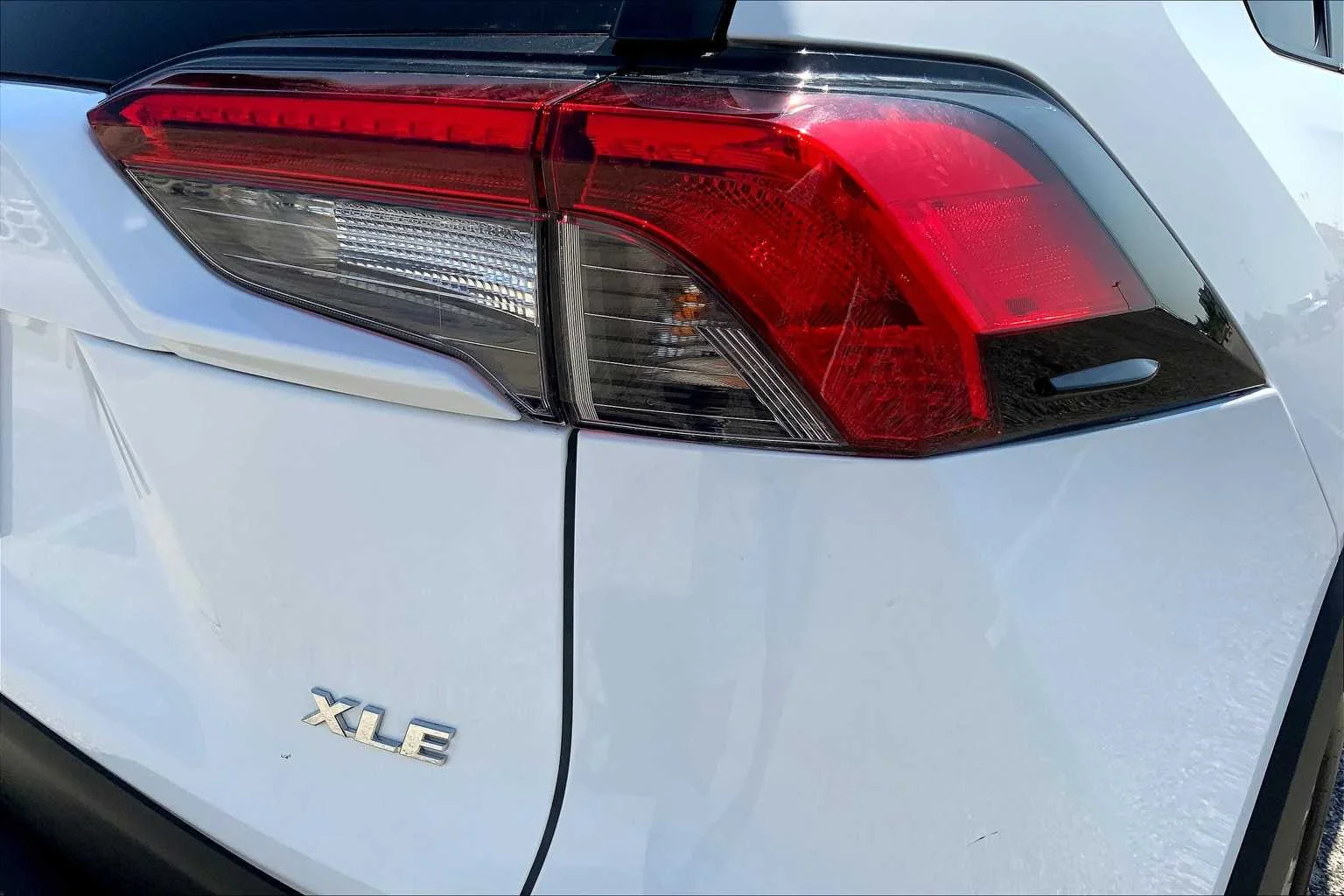 Used 2022 White Toyota XLE image 29
