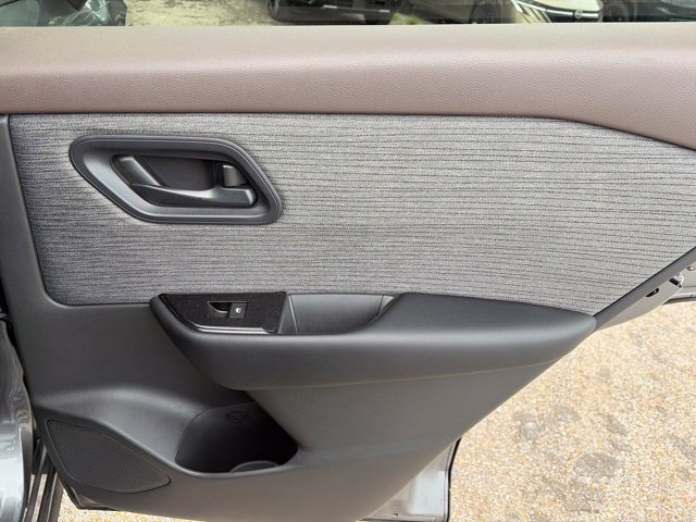 Used 2023 Gray Nissan S image 19