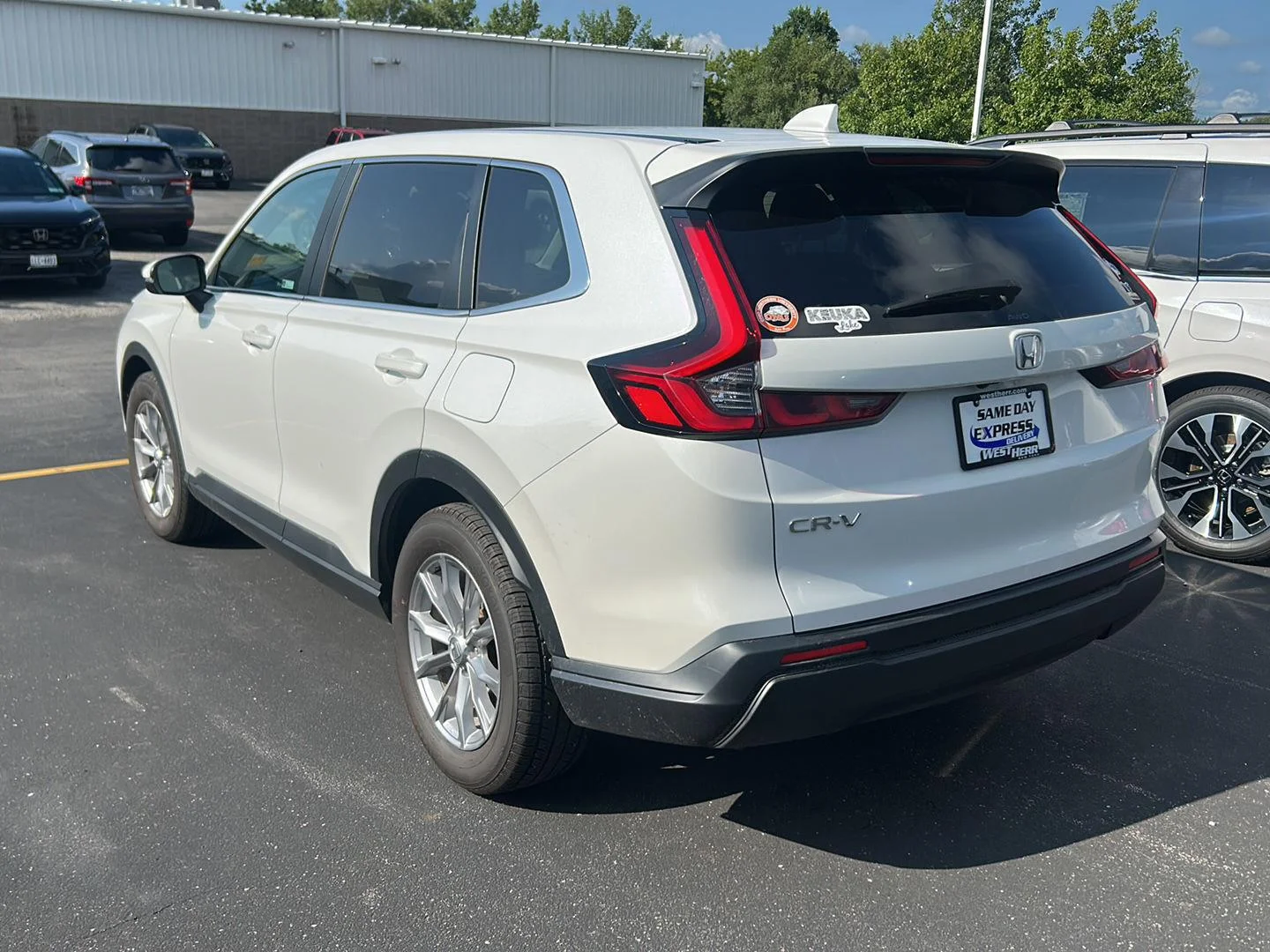 Certified Used 2023 Platinum White Pearl Honda EX image 5