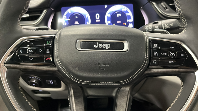 Used 2023 Diamond Black Crystal Pearlcoat Jeep Overland image 16