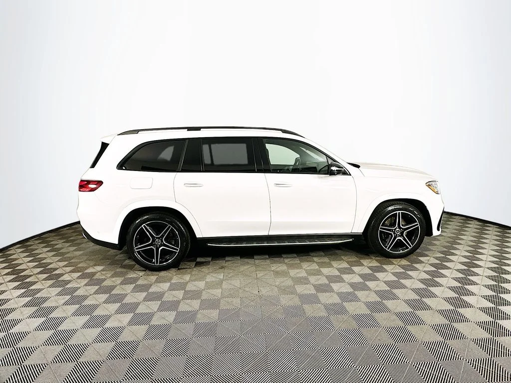 Used 2025  Mercedes-Benz GLS 450 image 8