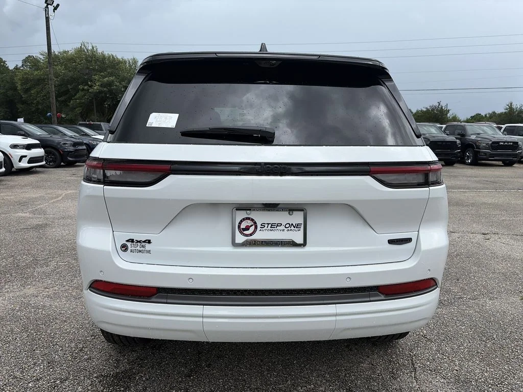 New 2026 Bright White Clear-Coat Exterior Paint Jeep Summit image 5