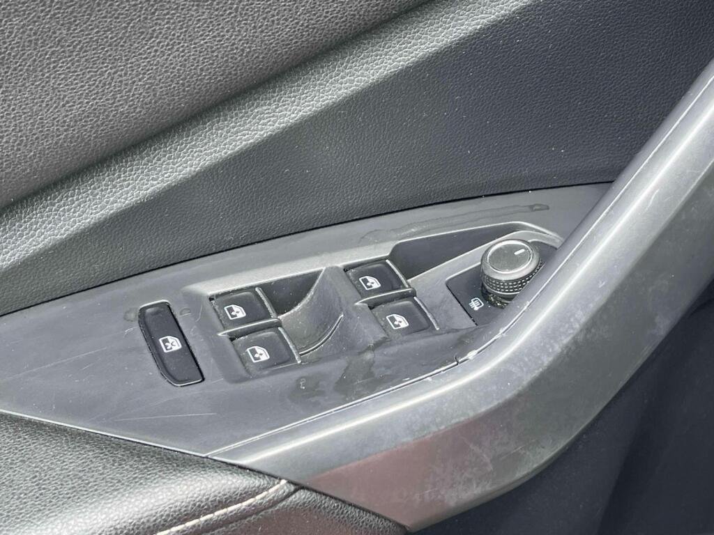 Used 2024 GRY/Grey Volkswagen S image 26