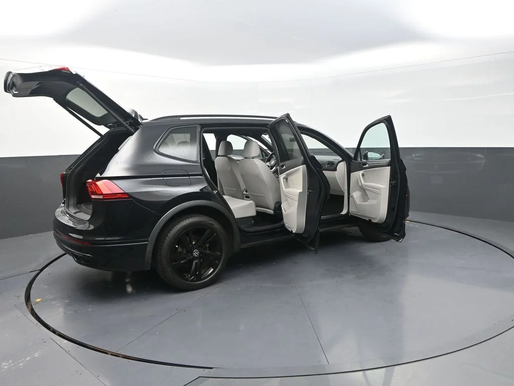 Used 2024 Black Volkswagen 2.0T SE R-Line Black image 35