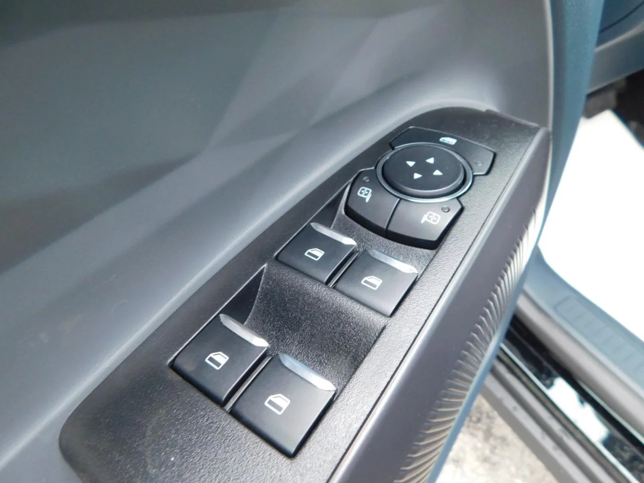New 2025 Shadow Black Ford XLT image 25