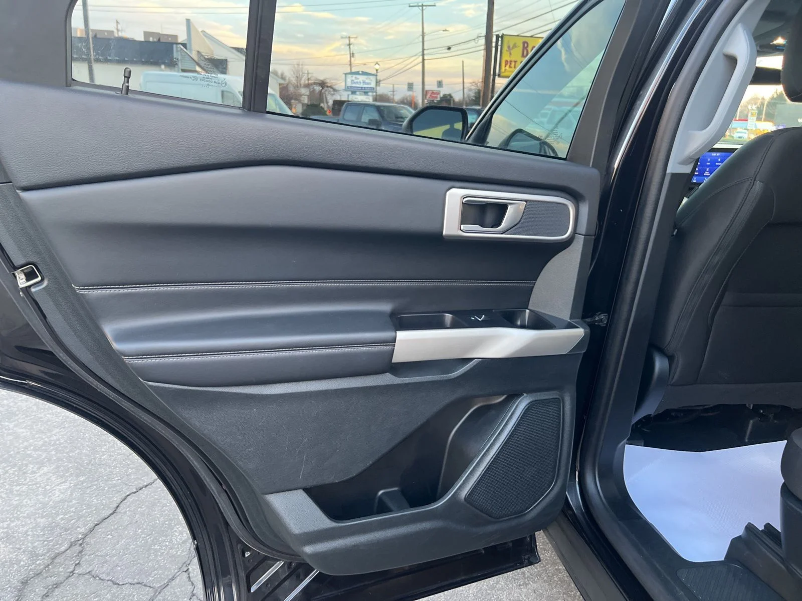 Used 2023 Agate Black Metallic Ford XLT image 20