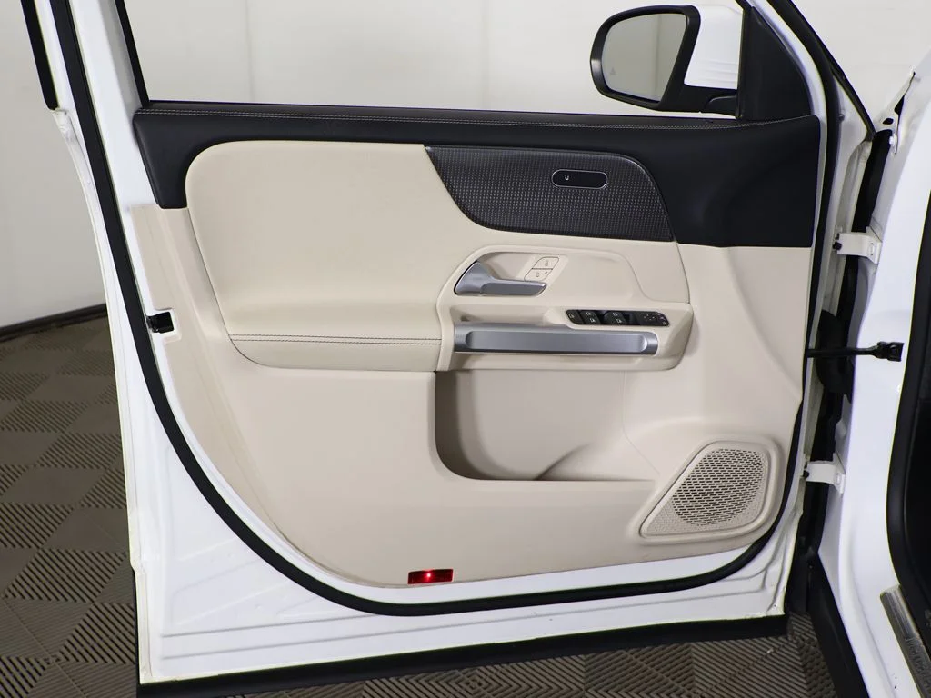 Used 2022 Polar White Mercedes-Benz GLB 250 image 24