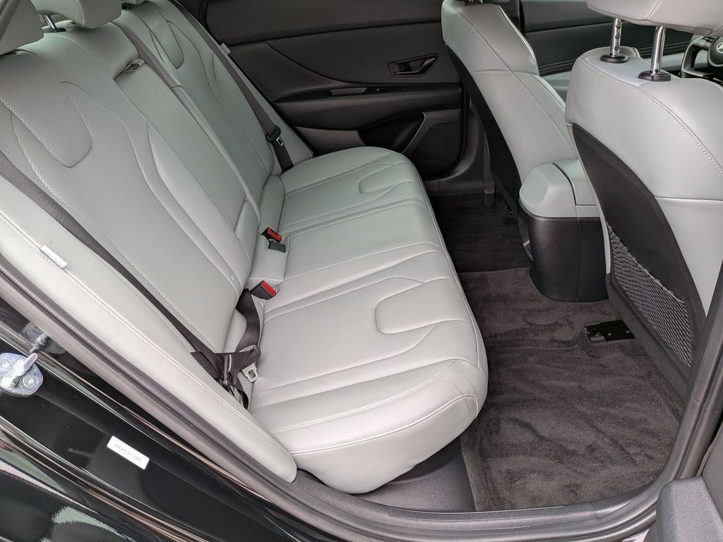 2025 Hyundai Elantra Limited - Photo 27