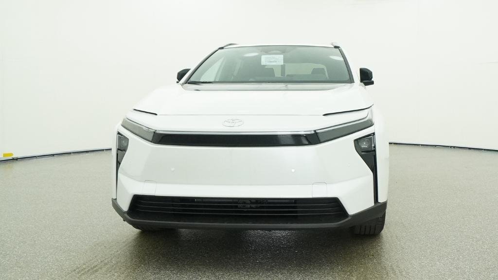 New 2026 Wind Chill Pearl Toyota XLE image 2