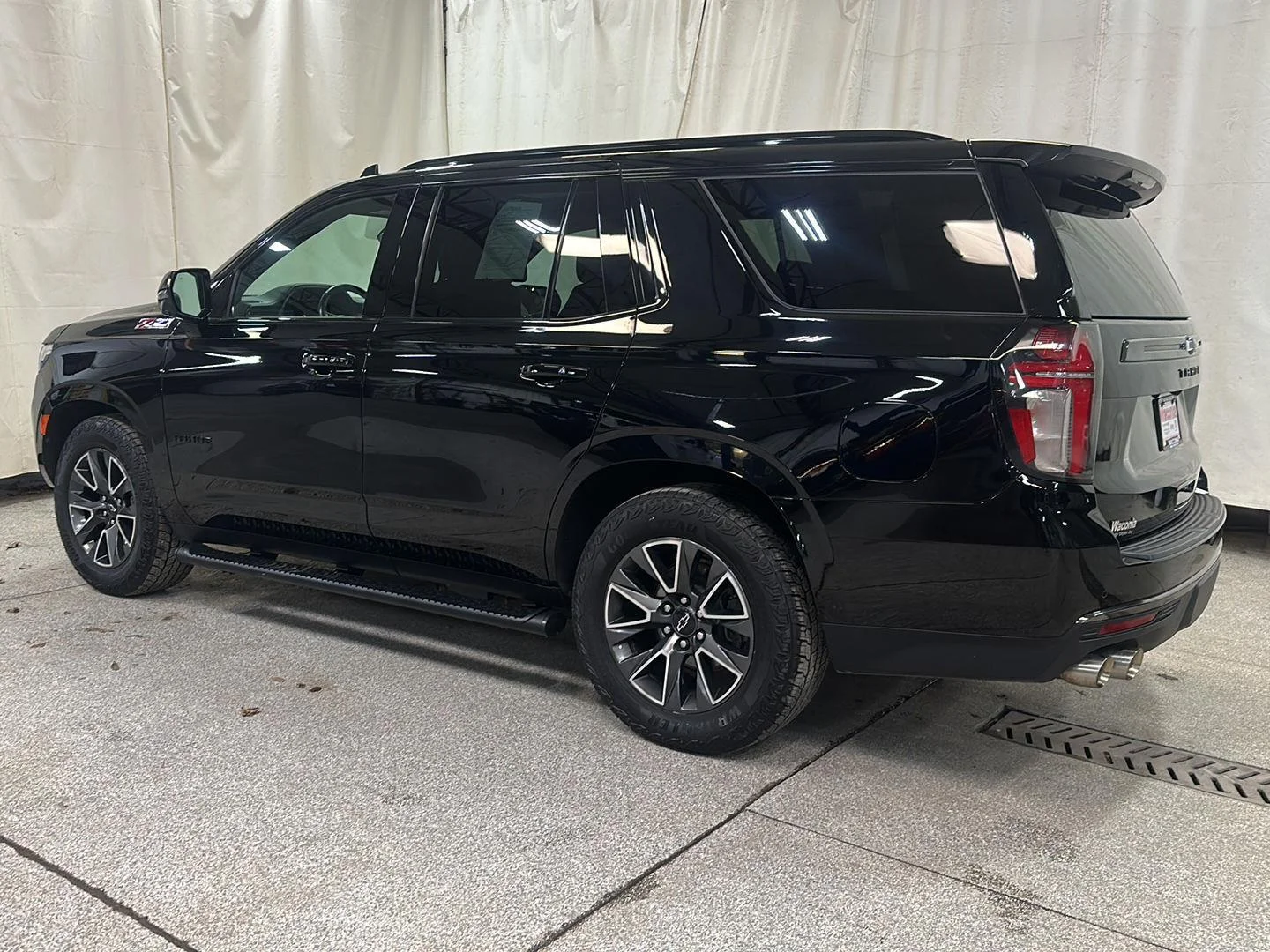 Used 2022 Black Chevrolet Z71 image 3