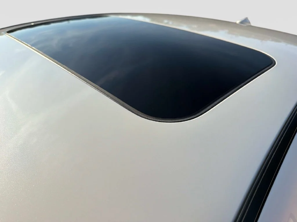 Used 2023 White INFINITI LUXE image 34