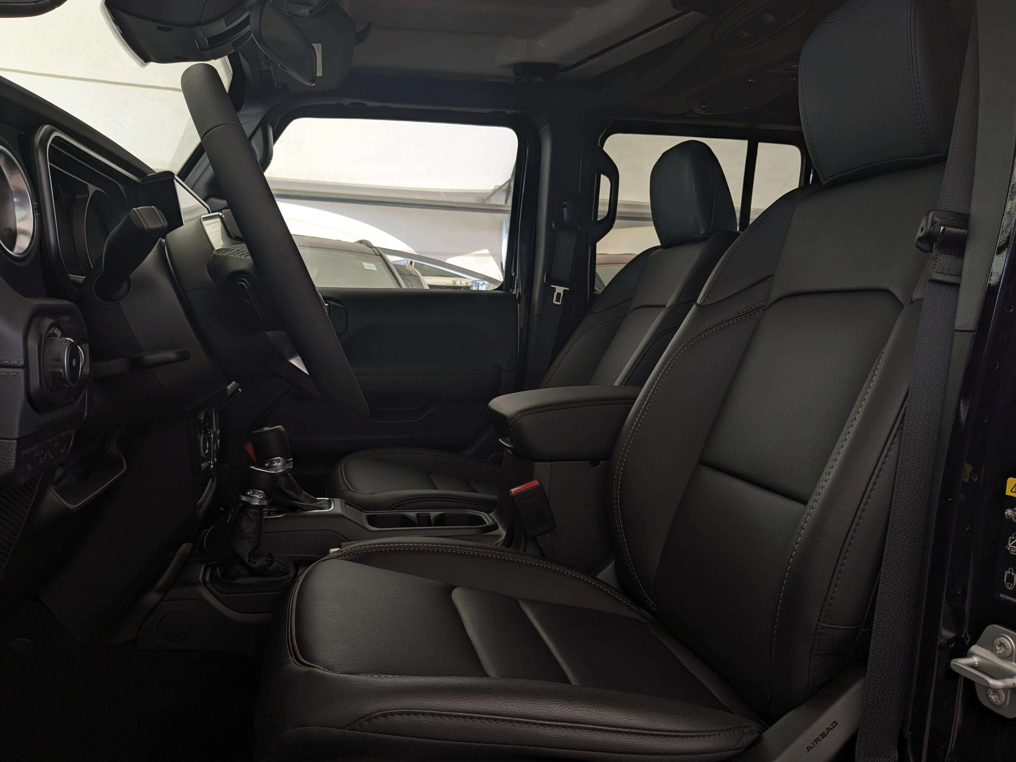 New 2026 Black Jeep Sahara - - McKinley Leather Seats - Body?Colour Hardtop - Side Steps - 3.6L Pentastar V6 & More image 14