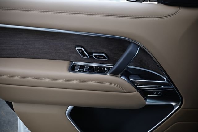 New 2026 Fuji White Land Rover SE 7 Seats image 21