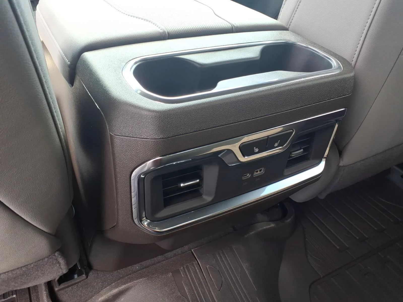 2026 GMC Sierra 1500 SLT - Photo 9