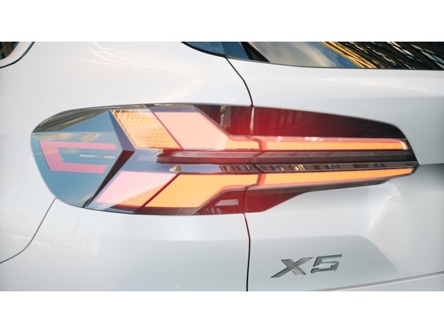 New 2026 Mineral White Metallic BMW xDrive40i image 8