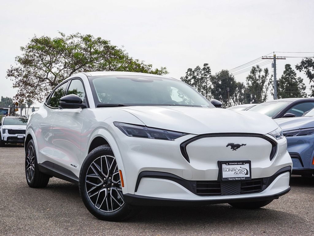 New 2026 Star White Metallic Tri-coat Ford Premium image 1