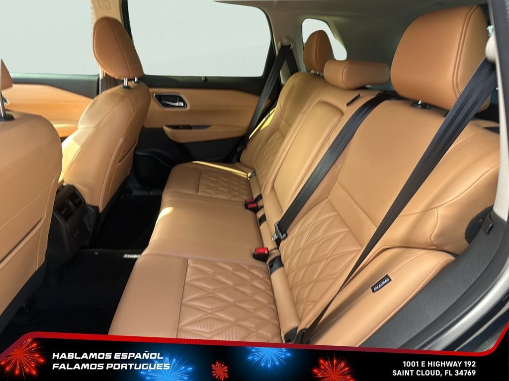 Used 2023 Black Nissan Platinum FWD image 27