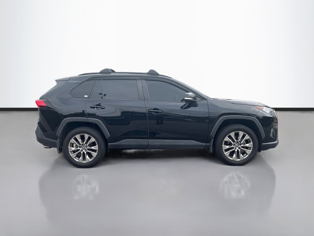 Used 2021 Black Toyota XLE Premium image 2