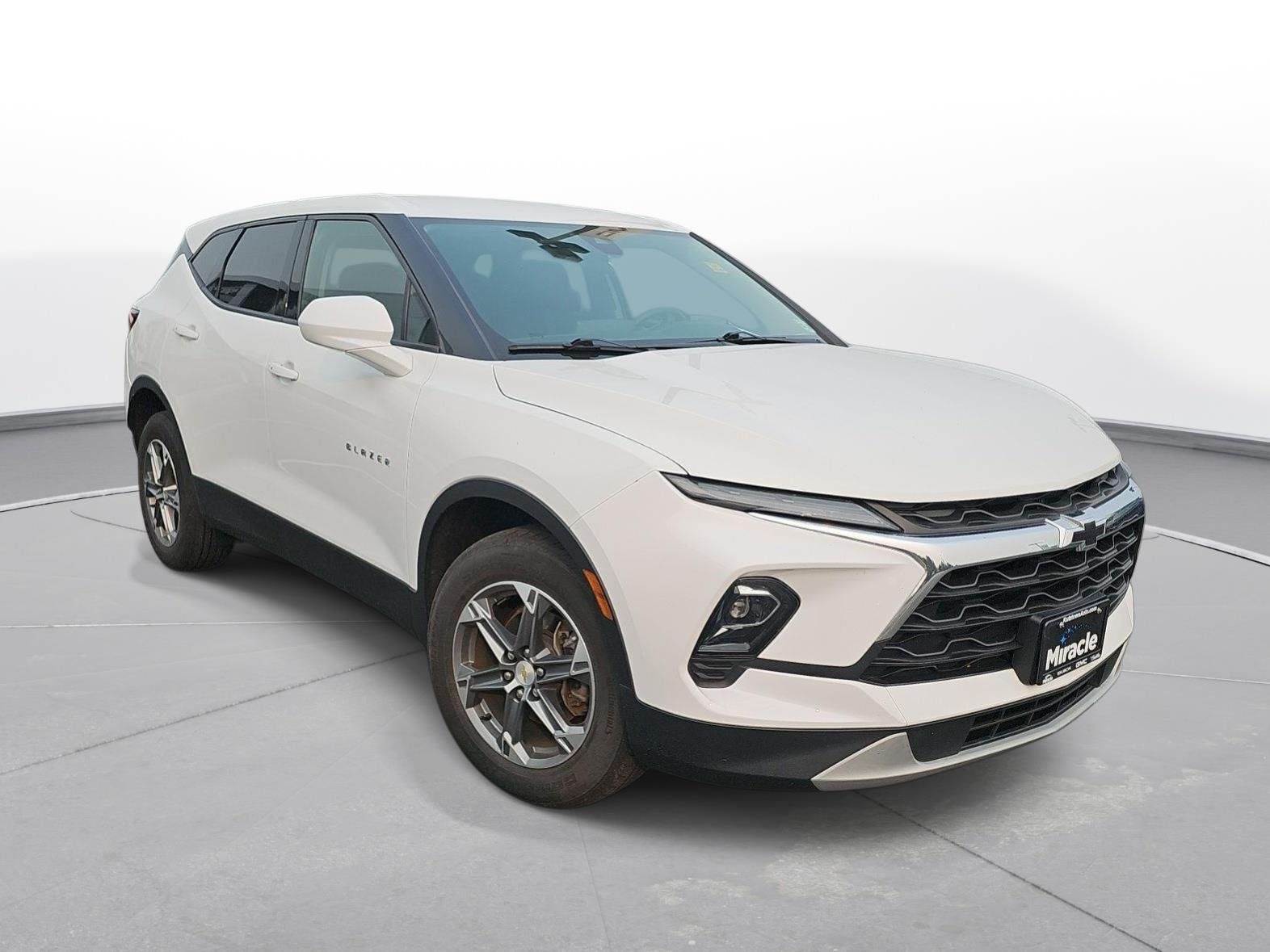 Used 2023 Summit White Chevrolet LT image 3