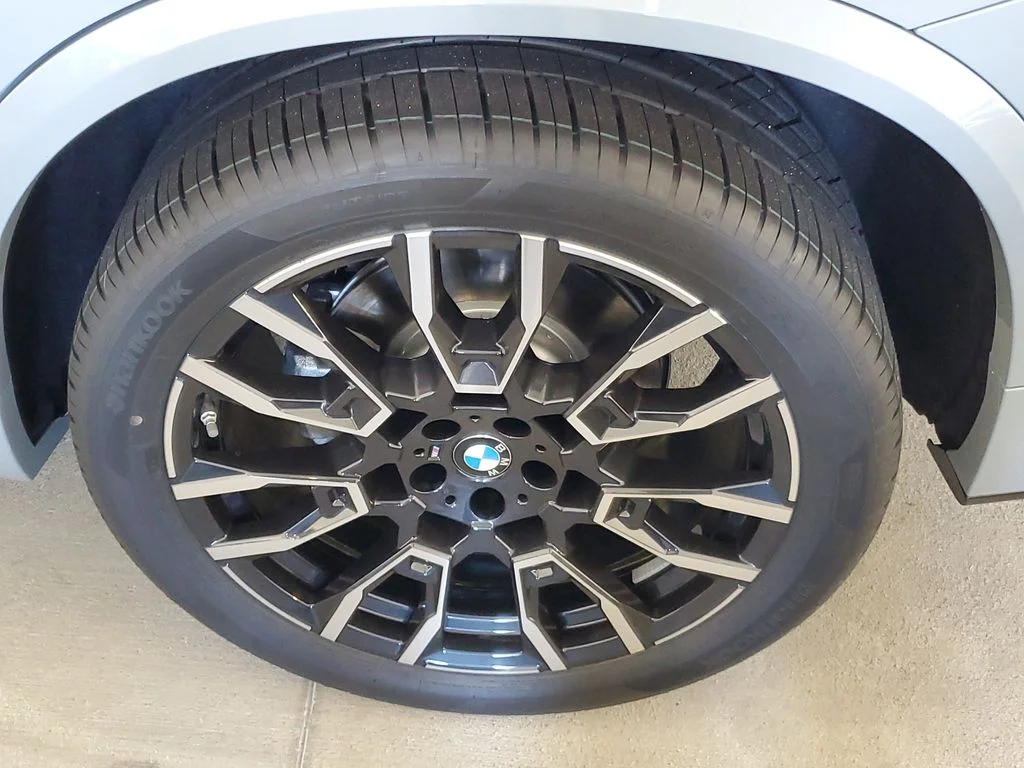 Used 2026 Gray BMW sDrive40i image 5
