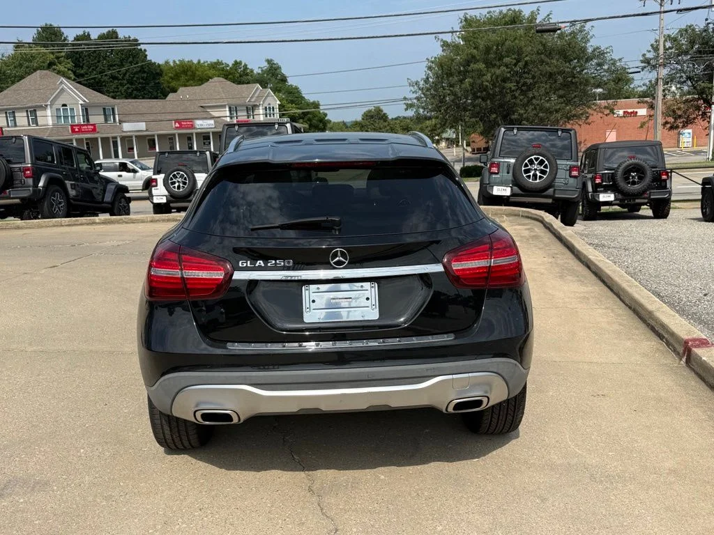 Used 2019 Black Mercedes-Benz GLA 250 image 7