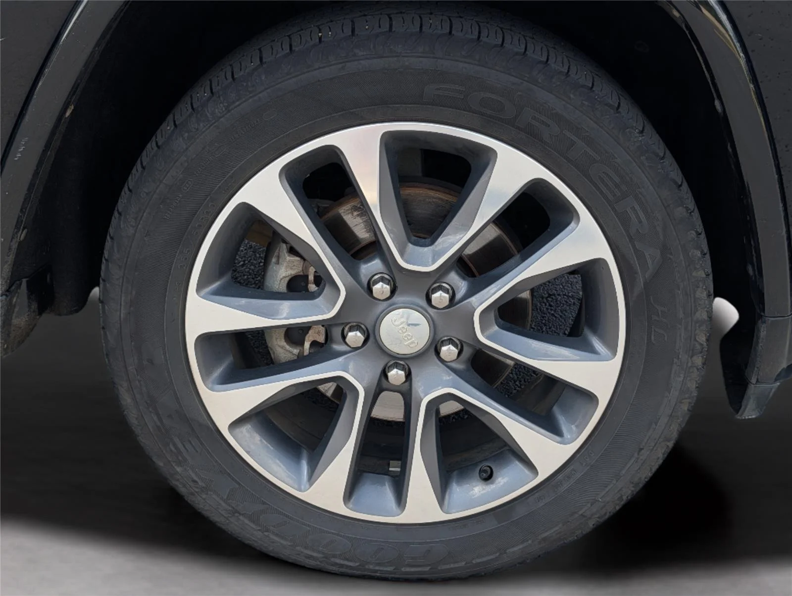 Used 2017 Diamond Black Crystal Pearlcoat Jeep Overland image 38