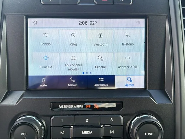 Used 2020 Blue Ford XL image 17