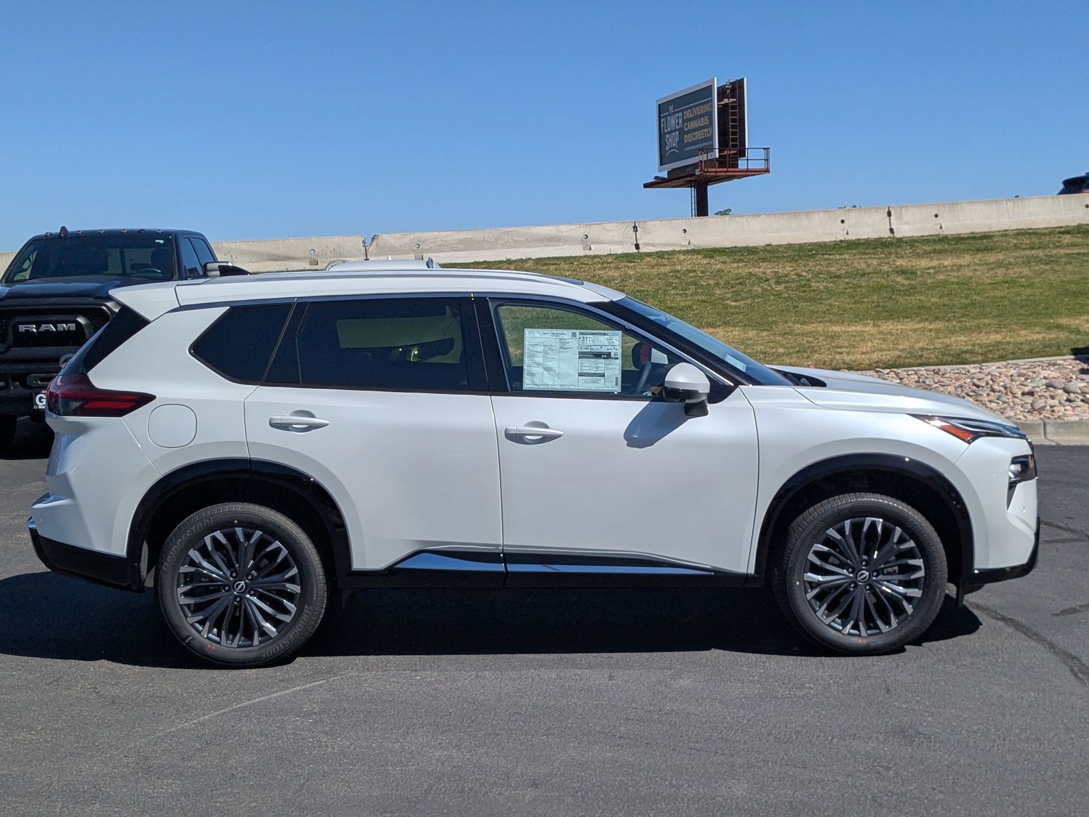 New 2026 Everest White Pearl Tricoat Nissan Platinum image 2