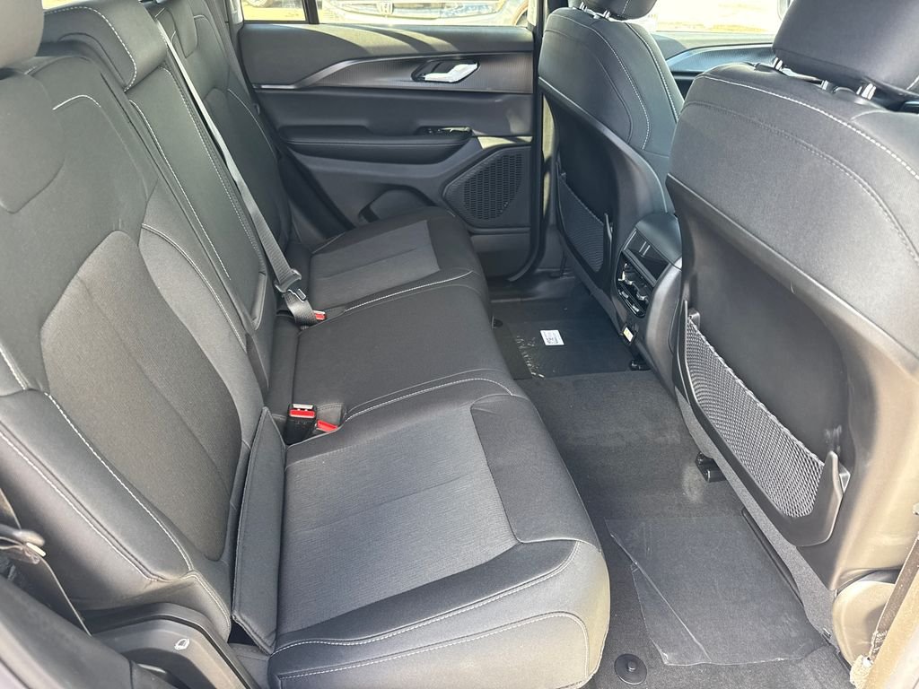 New 2026 Bright White Clear-Coat Exterior Paint Jeep Laredo X image 17