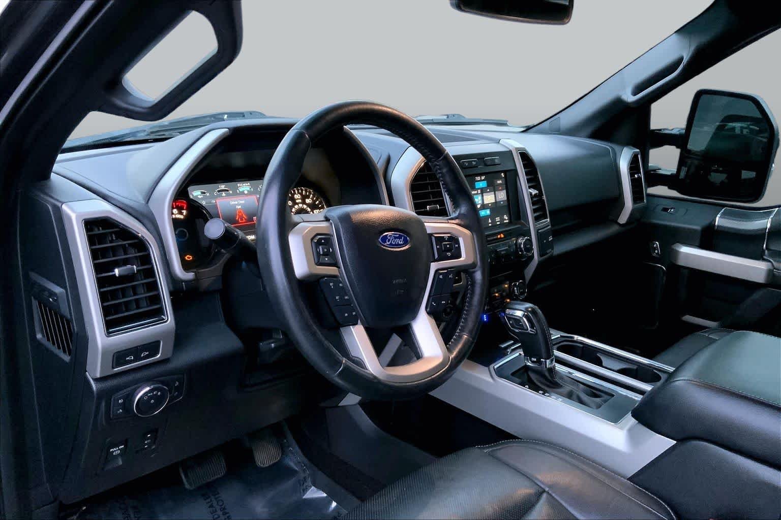 Used 2018 Magnetic Metallic Ford LARIAT image 17