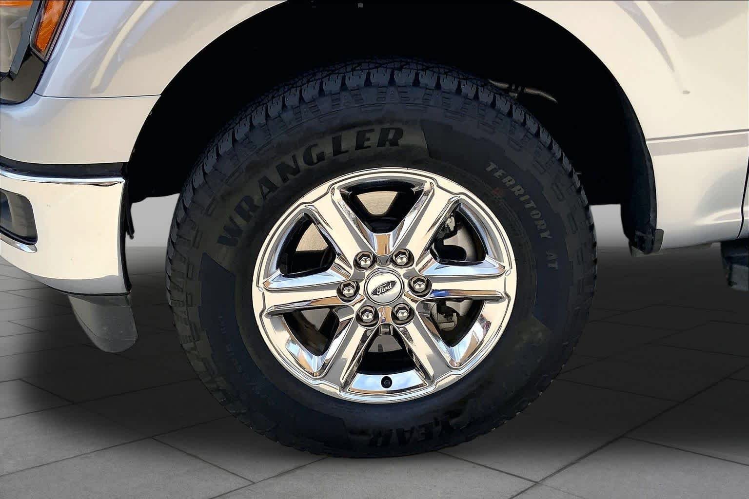 Used 2025 Iconic Silver Ford XLT image 11