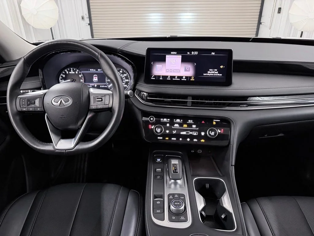 Used 2023 Silver INFINITI PURE image 20