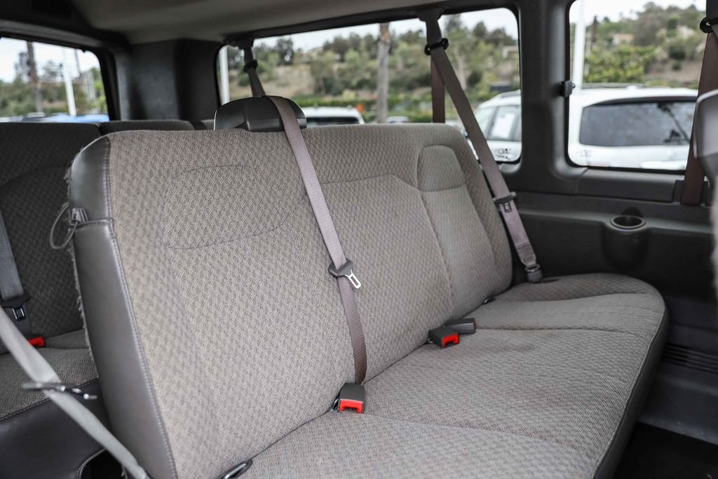 2024 Chevrolet Express Passenger LT - Photo 12