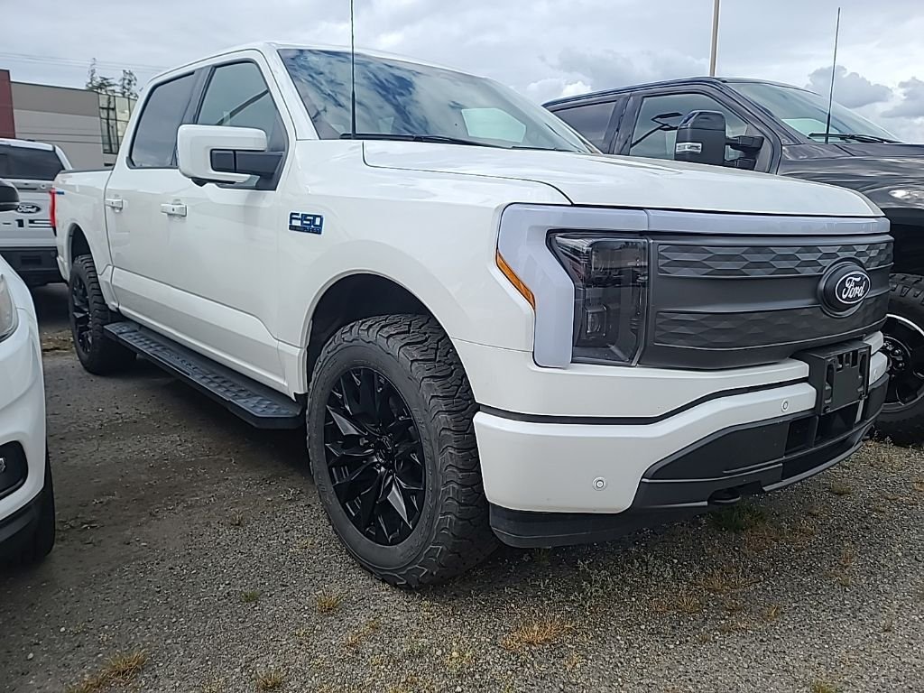 Used 2025 White Ford Lariat image 1