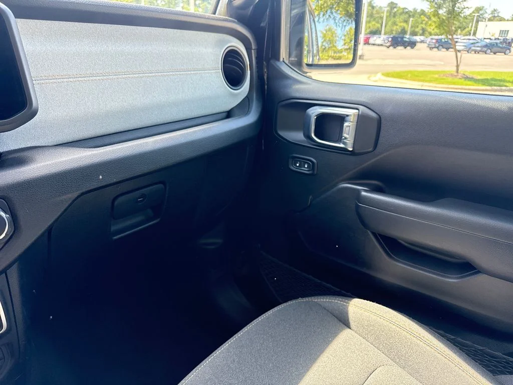 Used 2025 Black Clearcoat Jeep Nighthawk image 17