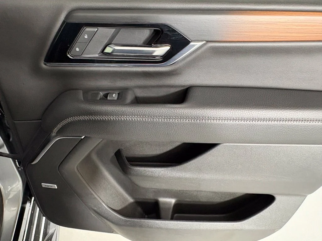 Used 2025 Silver GMC Denali image 18
